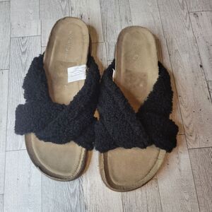 Treasure & Bond black teddy slip ons size 8